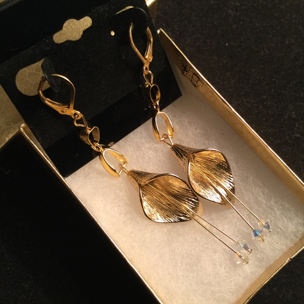 18K GP Cala Lily Earrings w/ Swarovski Crystal - Picture 2 of 4